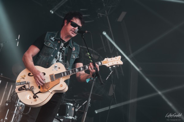 hellfest 2019, hellfest open air, warzone, the living end, australie, punk, pop pun, punk à  contrebasse, rockabilly